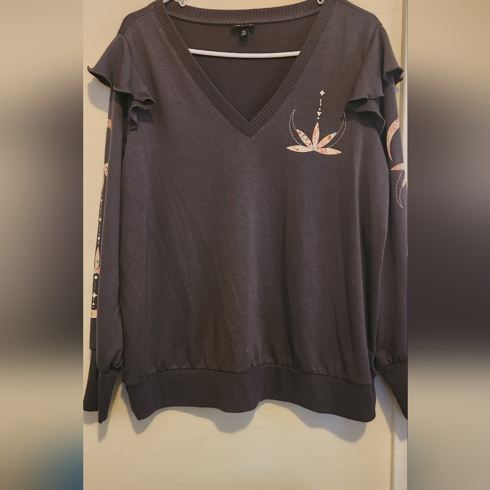 Torrid pullover grey with design